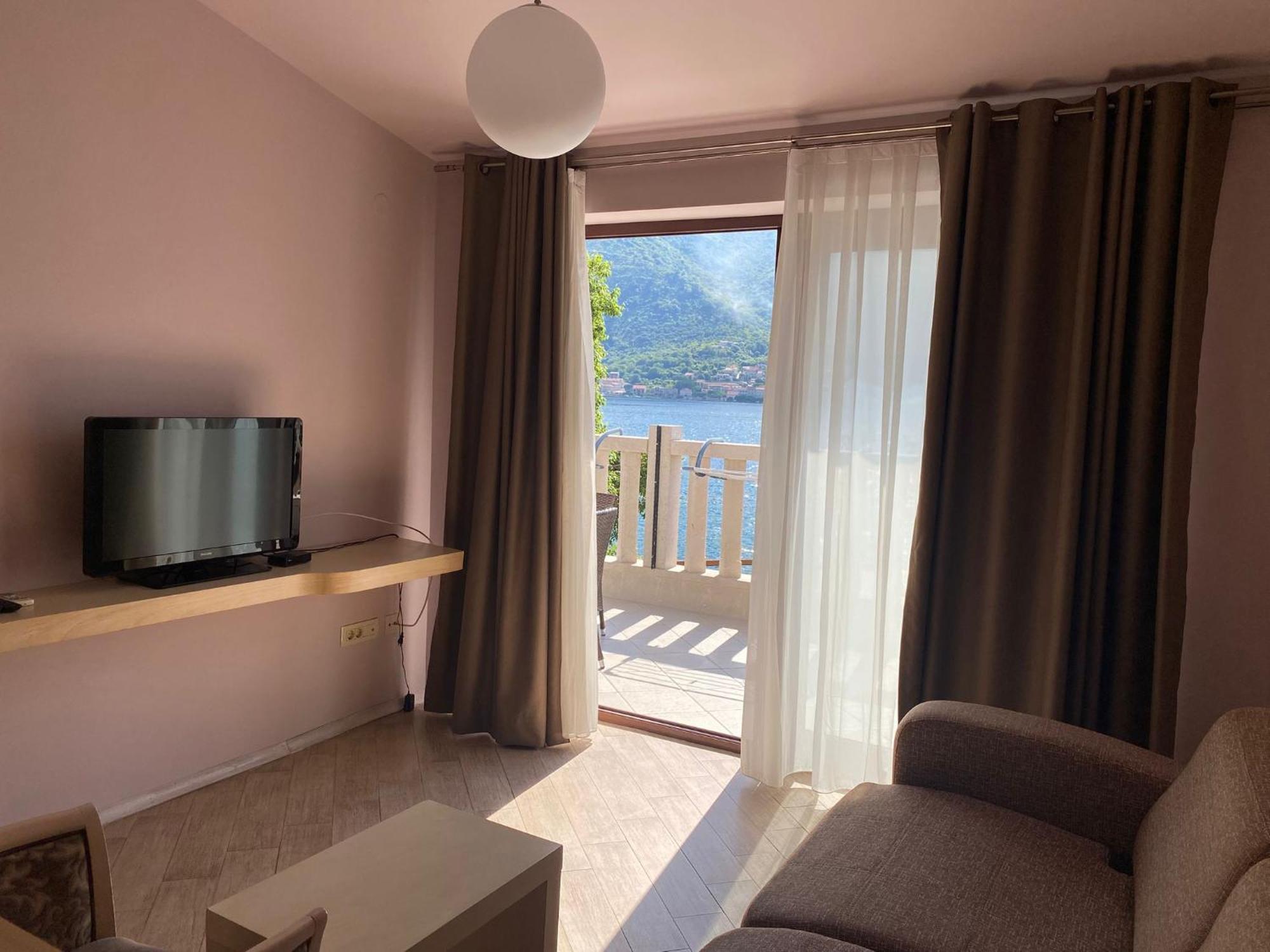 Apartments Bella Di Mare Котор Екстериор снимка